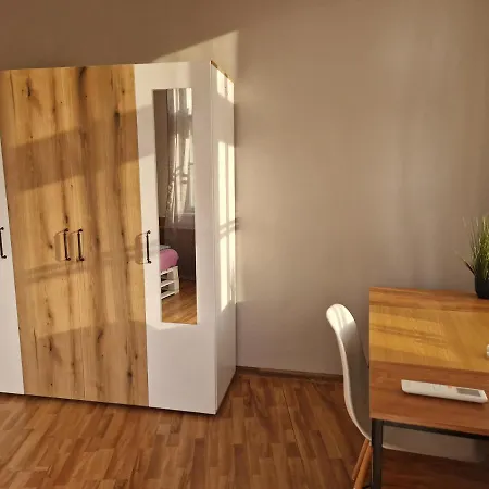 Lambo's Corner - Guest * וארנה