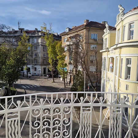 Lambo's Corner - Guest *