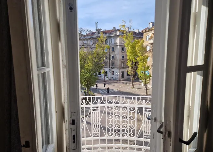 Lambo's Corner - Guest *